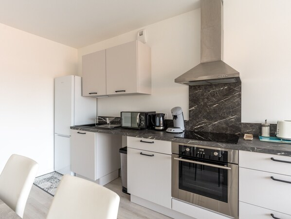Fridge, microwave, oven, stovetop