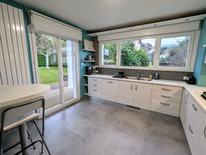 Geladeira, micro-ondas, lava-louças