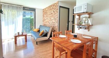 Charming 1-Bedroom with Terrace and Parking in Saint-Lary-Soulan
