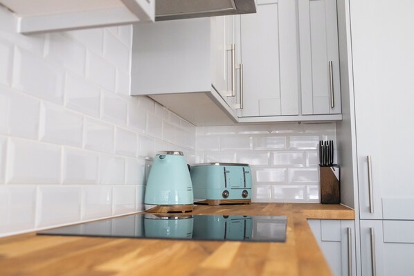 Refrigerador, microondas, horno y lavavajillas 