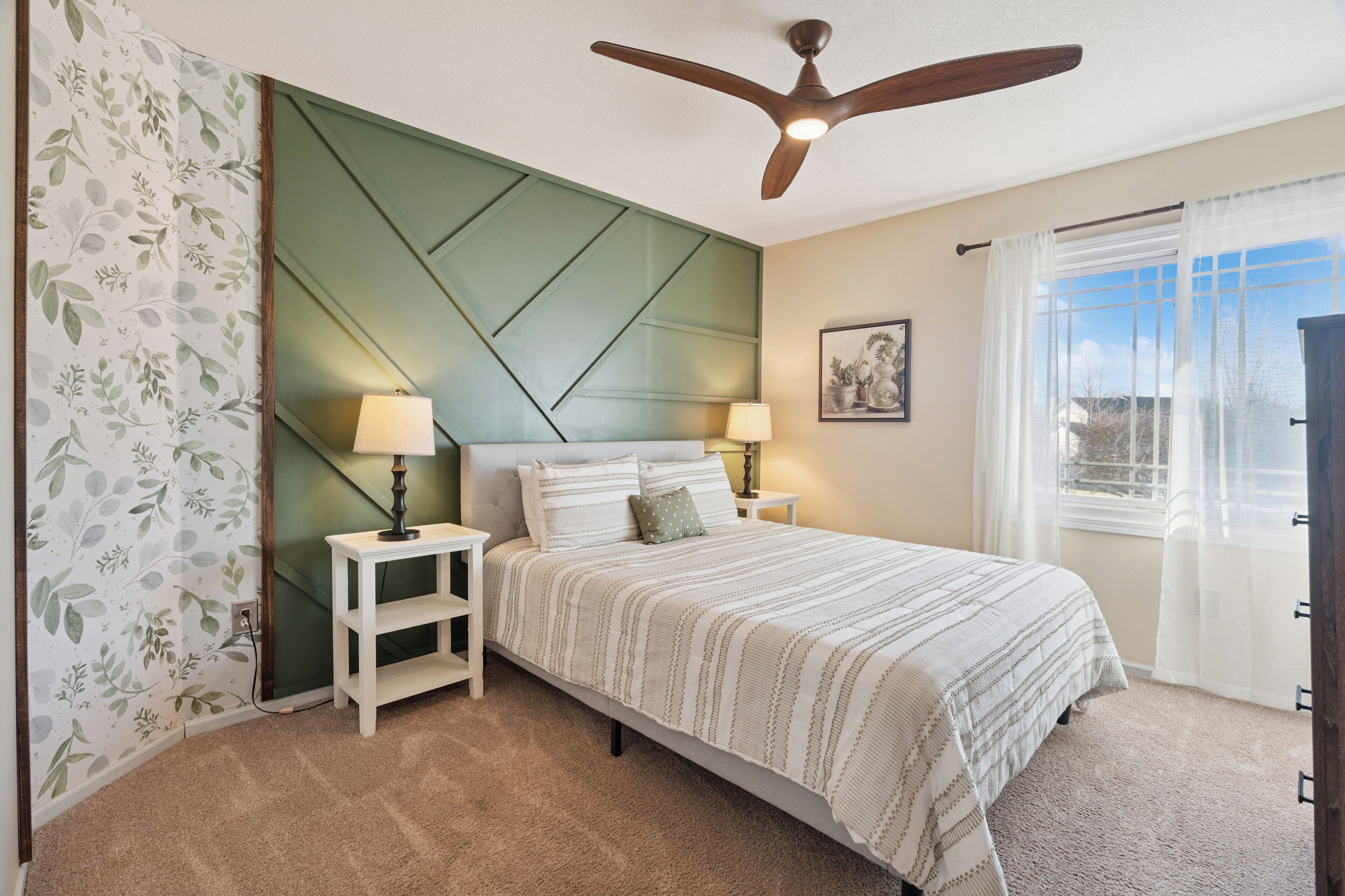 4 bedrooms, iron/ironing board, WiFi, bed sheets