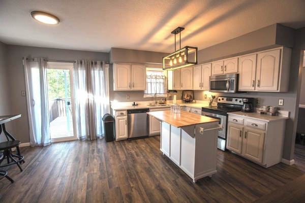 Kjøleskap, mikrobølgeovn, ovn og kokeplater