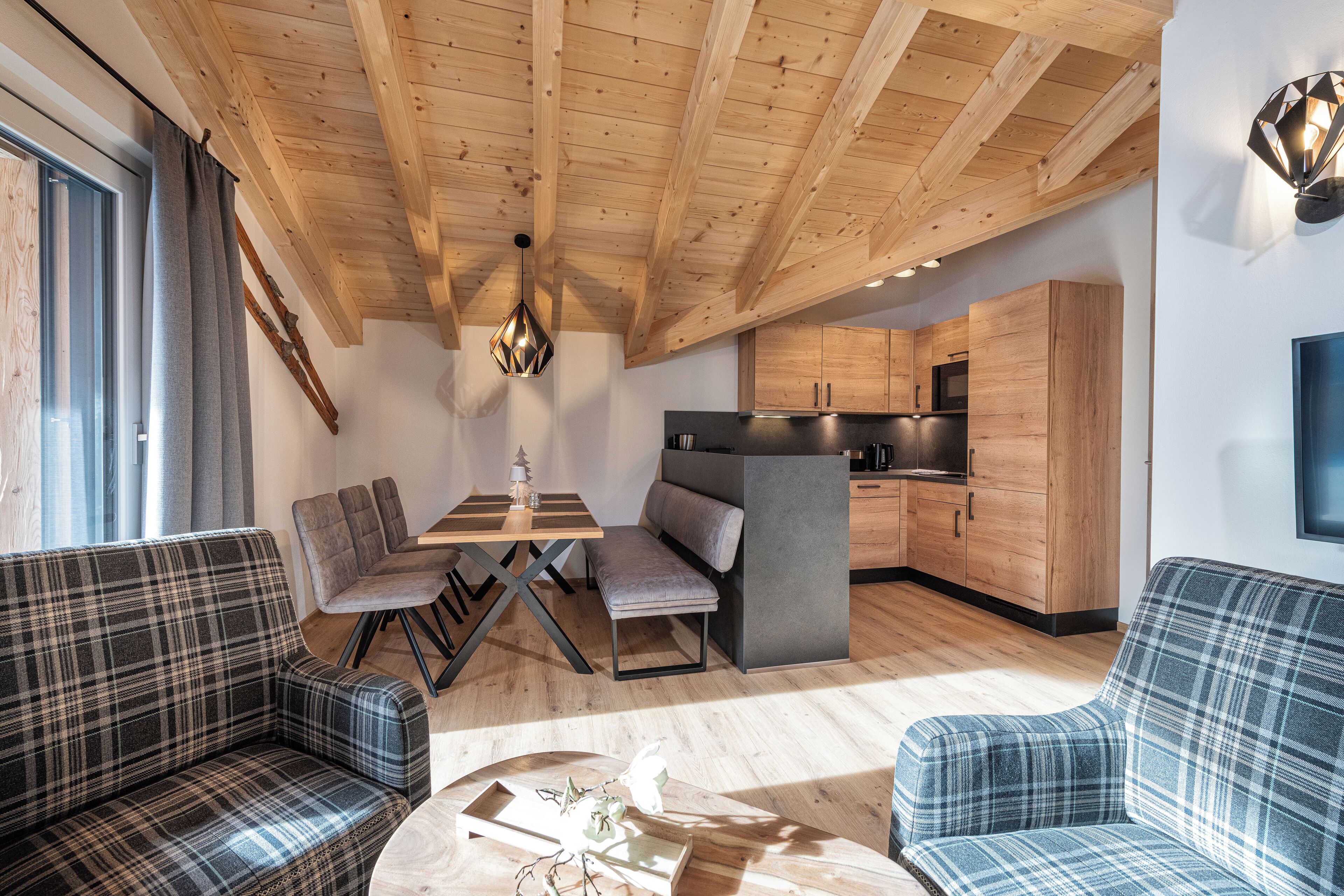 Luxury Apartment, Balcony, Mountain View | Makan dalam bilik