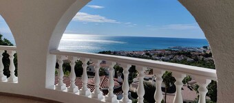 Villa with stunning sea view, private pool and garden