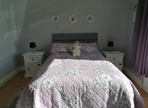 2 chambres, fer et planche à repasser, Wi-Fi gratuit, draps fournis