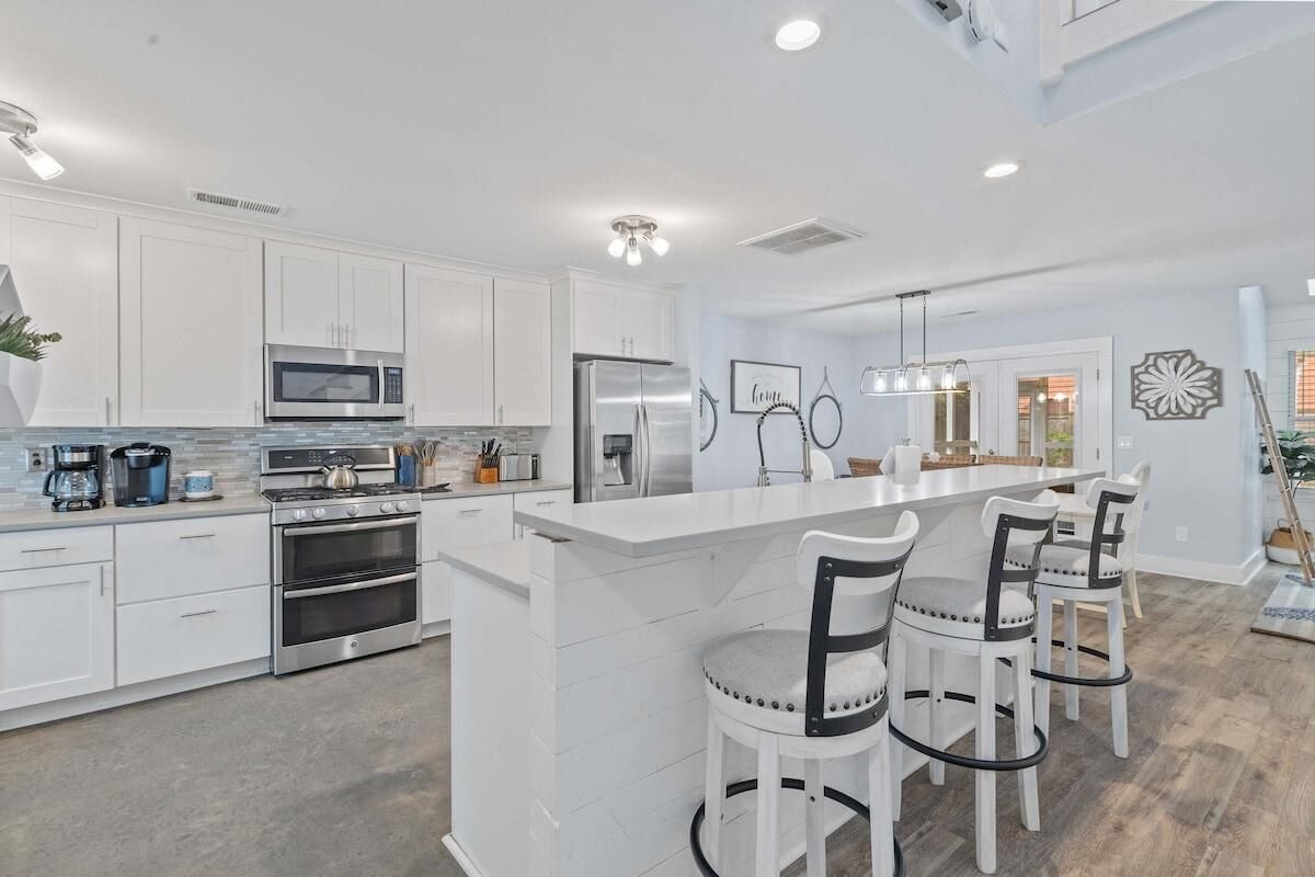 Frigorifero, microonde, forno, piano cottura