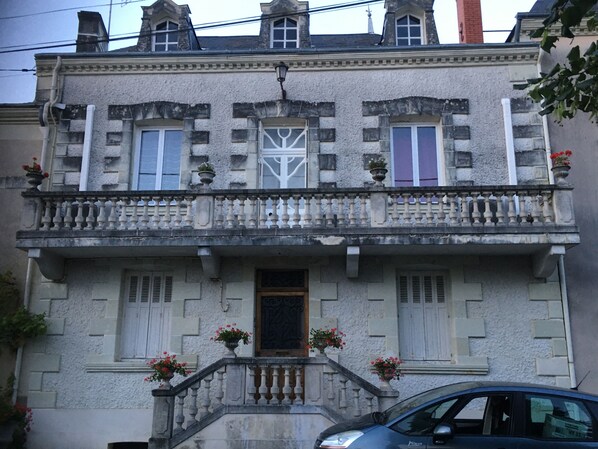 Exterior - Maison bourgeoise, vintage, piano available, near Futuroscope, Châteaux de la Loire (Doussay)