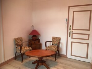 Interior - Maison bourgeoise, vintage, piano available, near Futuroscope, Châteaux de la Loire  (Doussay)
