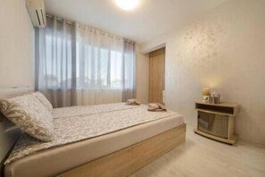 2 bedrooms, iron/ironing board, WiFi, bed sheets