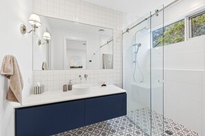 Bathroom - Lonnie - Elevate Your Escape: Luxury Living Steps from the Shore! (Queenscliffe)