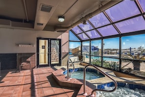 Innenpool, beheizter Pool