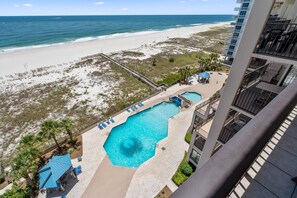 Een binnenzwembad, een verwarmd zwembad