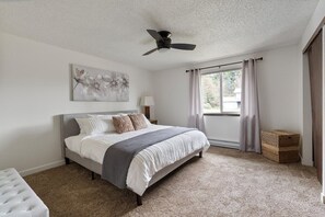 4 bedrooms, desk, iron/ironing board, free WiFi