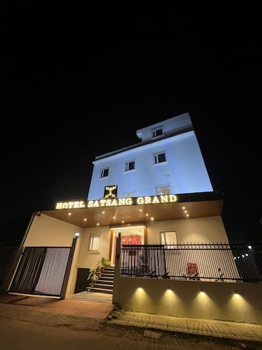 Hotel Satsang Grand