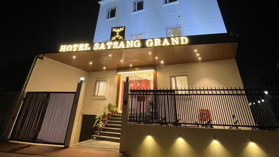 Hotel Satsang Grand