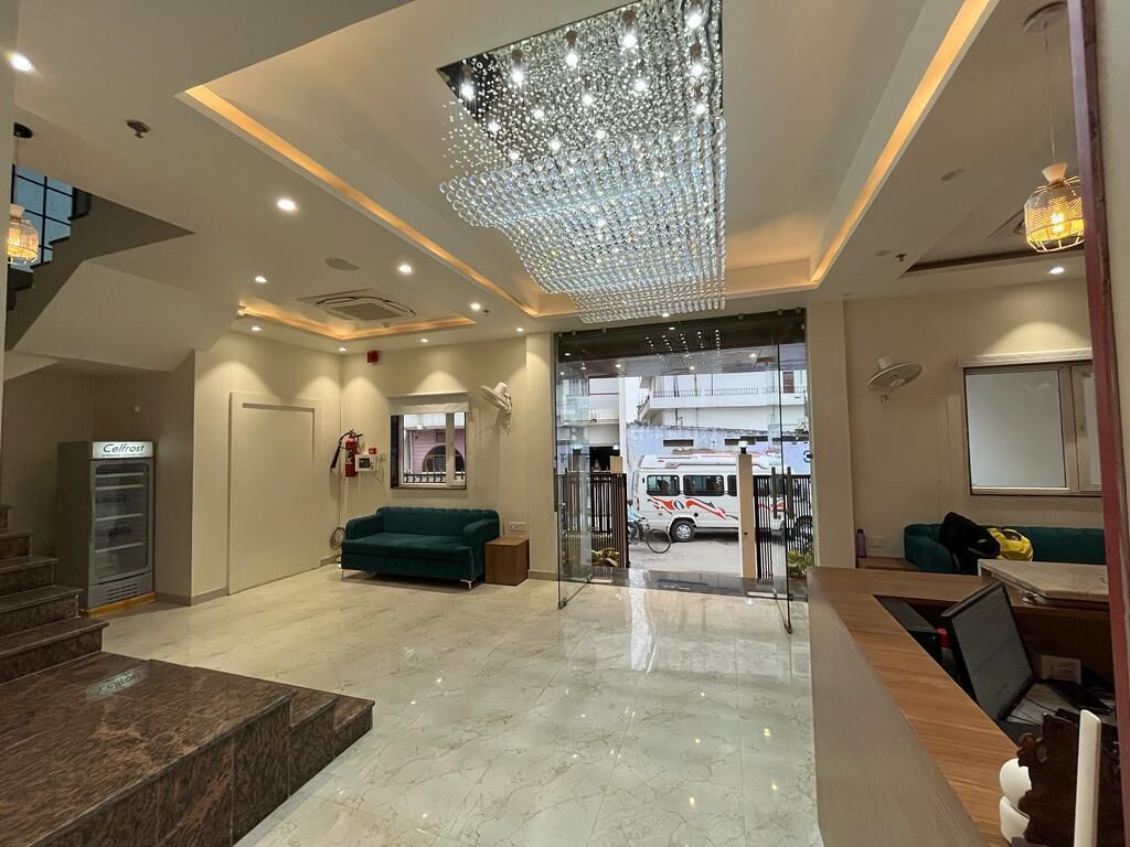 Deluxe Room | Living area | TV