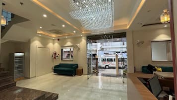 ๋๋ญ์ค๋ฃธ | ๊ฑฐ์ค ๊ณต๊ฐ | TV