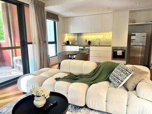 TV - 2BR Apt in Docklands WiFi City walk Water nearby (Docklands)