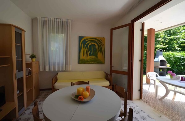 Bungalow (Bungalow mit Satellit-TV (VENVEN221).) | Balcony