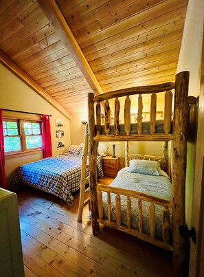 4 bedrooms, desk, iron/ironing board, free WiFi