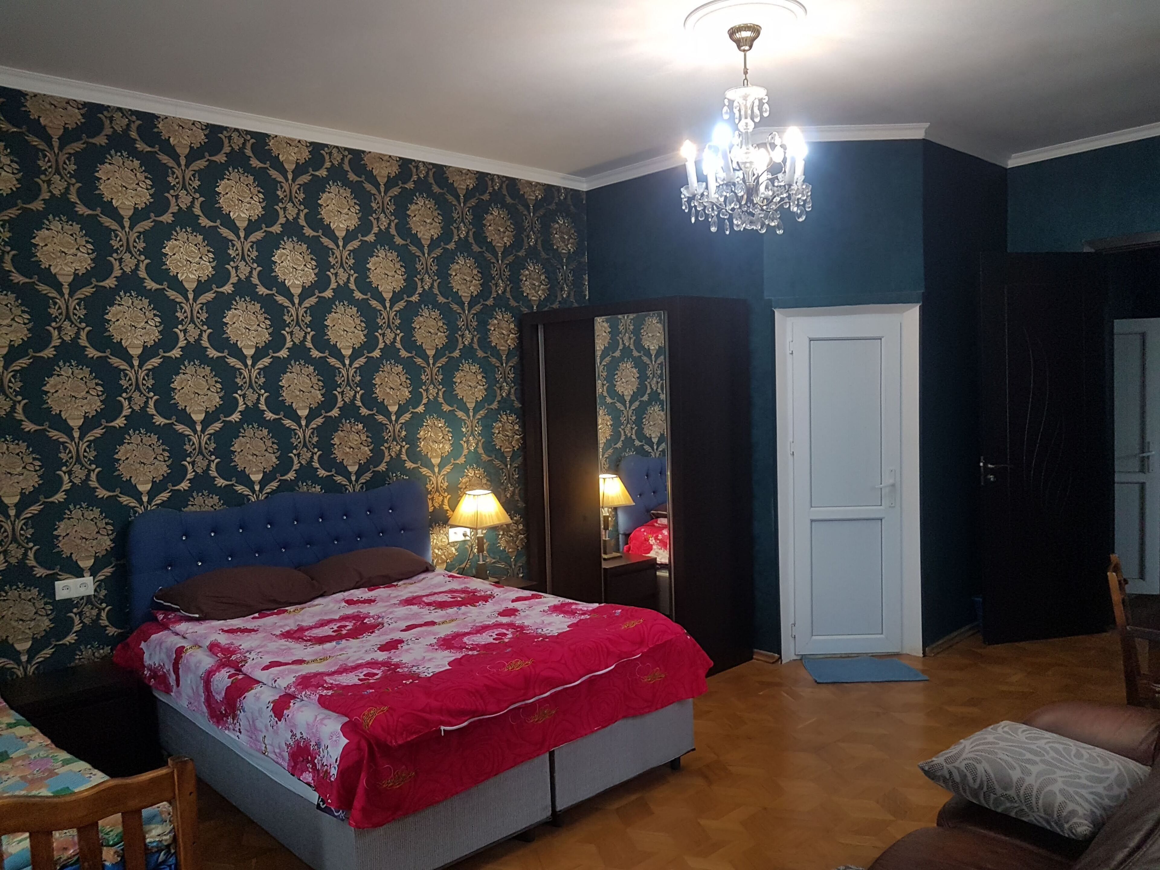 ملاءات من القطن المصري وأغطية فراش متميزة وألحفة محشوة بالريش