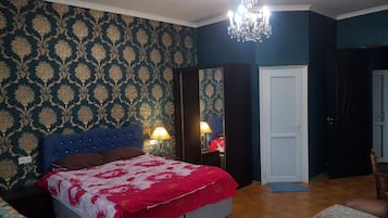 Kamar Triple Comfort, beranda, pemandangan kota | Seprai katun Mesir, seprai premium, dan selimut bulu angsa