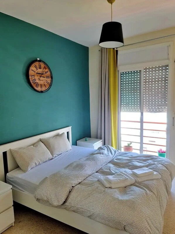 2 bedrooms, travel cot, WiFi