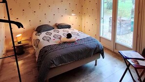 1 bedroom, WiFi (free) - Room 2: Countryside—Absolutely Peaceful (LINDRY)