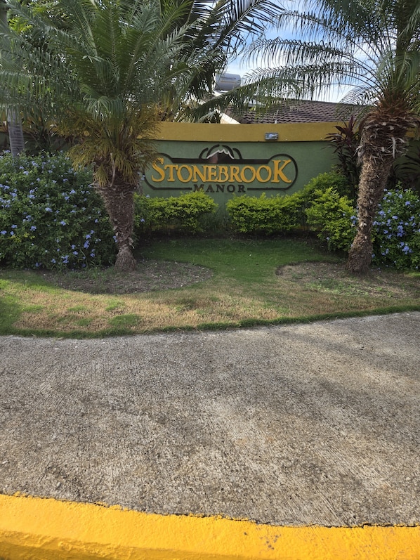 Property grounds - Cozy 1-Bedroom W/Sea Breeze, Breathtaking Ocean, and Mountainous Views, Gated (Falmouth)