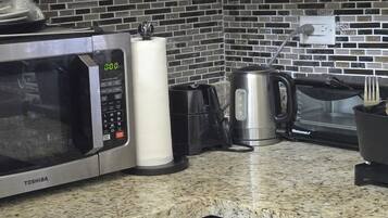 Frigorífic, microones, forn i placa de cuina