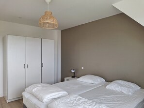 3 Schlafzimmer, Reisekinderbett, WLAN