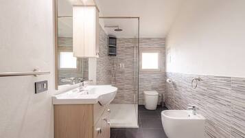 Departamento, 3 habitaciones, balcón, vista a la montaña | Baño