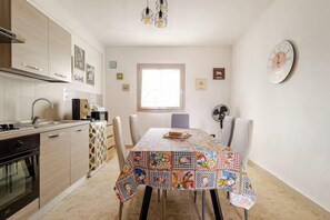 Apartment, 3 Bedrooms, Balcony, Mountain View | Private kitchen -  Home Sweet Home (Monreale)
