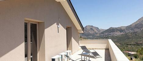 Lejlighed - 3 soveværelser - balkon - bjergudsigt | Terrasse/gårdhave