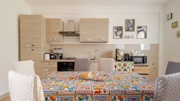 Apartment, 3 Schlafzimmer, Balkon, Bergblick | Eigene Küche