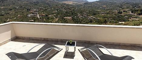 Apartment, 3 Bedrooms, Balcony, Mountain View | Terrace/patio