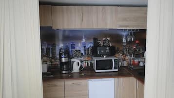 Fridge, microwave