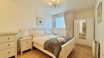 2 bedrooms, iron/ironing board, WiFi, bed sheets