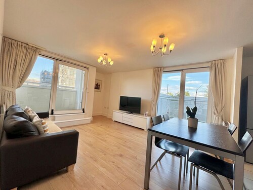 TTSA - 2 Bedroom Apartment-Croydon-Mayday Hospital