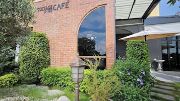 Coffee shop