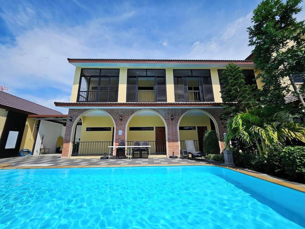 Cottage Pine Rayong resort&cafe photo 2