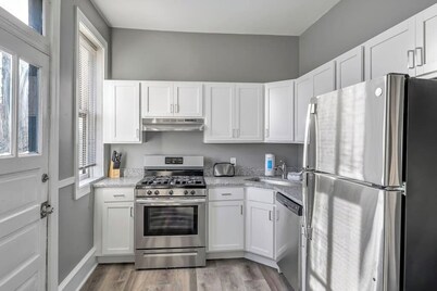 Beautiful, Rehabbed Unit in Shaw Community 4228a