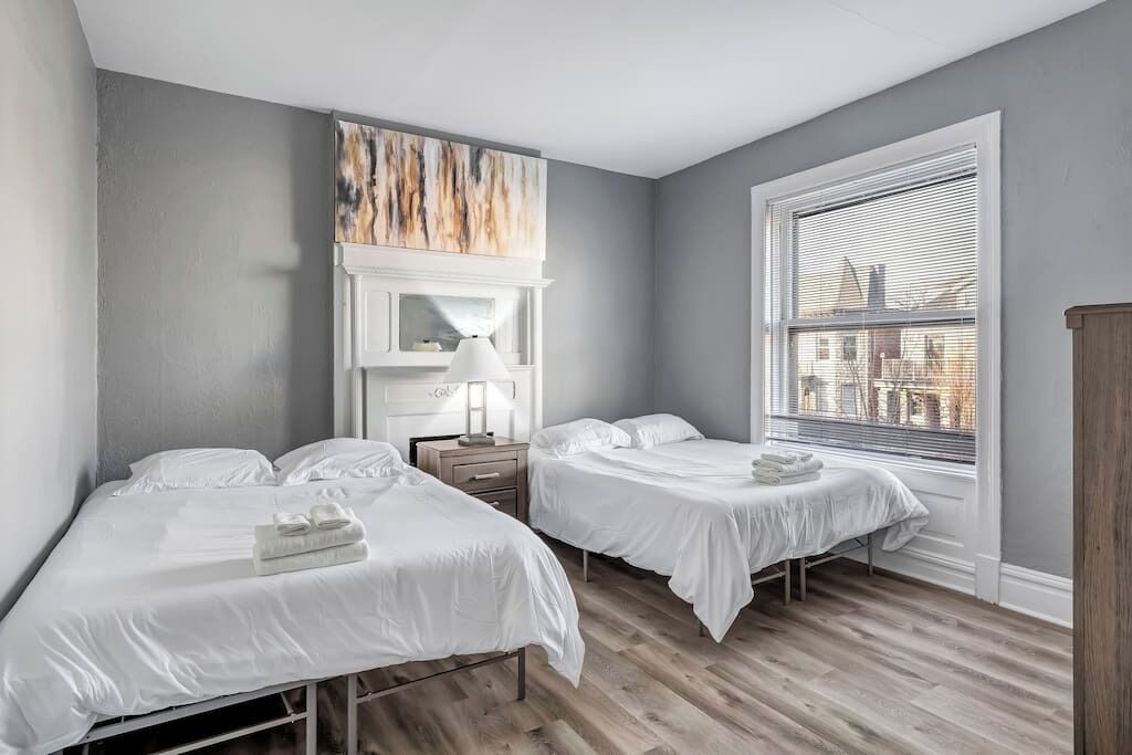 4 habitaciones, tabla de planchar con plancha y wifi 