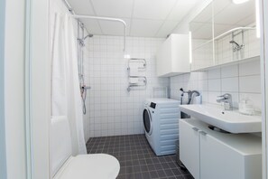 Luxury Apartment | Bathroom