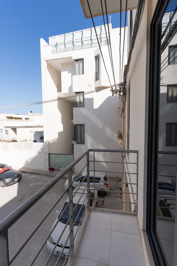 Deluxe Apartment, 2 Bedrooms, Kitchen | Balcony