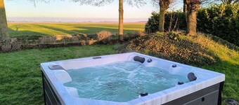 Comfortable holiday home with garden, panoramic view and jacuzzi