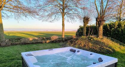 Comfortable holiday home with garden, panoramic view and jacuzzi