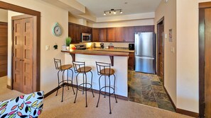 Private kitchen - 2 bedroom condo, very close to ski-in/out trails and in walking distance to village core (Sun Peaks)