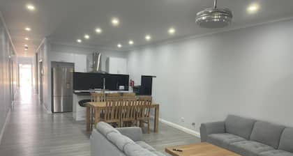 Quiet Spacious Family House Mt Druitt - 11 bedrooms