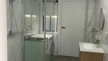 Bruser, hårtørrer, håndklæder, Sæbe